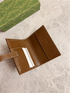 Gu.cci GG Passport Case With Interlocking G 724562