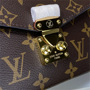 L.V Pochette  Métis  East West Monogram Canvas M46279