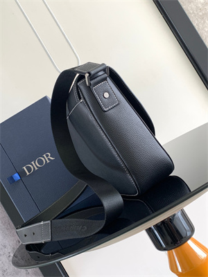 Di.or Saddle Messenger Bag Black Grained Calfskin