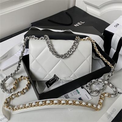 Cha.nel Wallet On Chain Lambskin Silver Tone Metal White AP3267