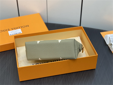 L.V Pochette Cosmetique PM Monogram Empreinte Green M82493