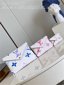 L.V Kirigami Pochette Giant Monogram Canvas M82387