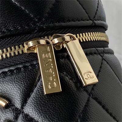 Cha.nel Vanity Case With Top Handle Lambskin Gold Tone Metal Black AP2730