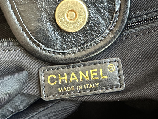 Cha.nel Deauville MM Shopping Bag Shiny Calfskin Gold Tone Metal Black A67001