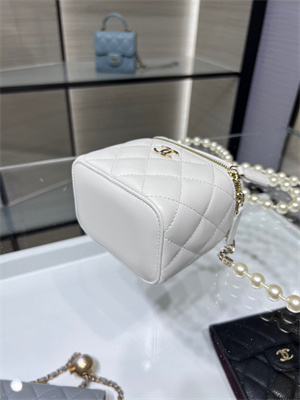 Cha.nel Vanity Case With Chain Lambskin Gold Tone Metal White AP2581