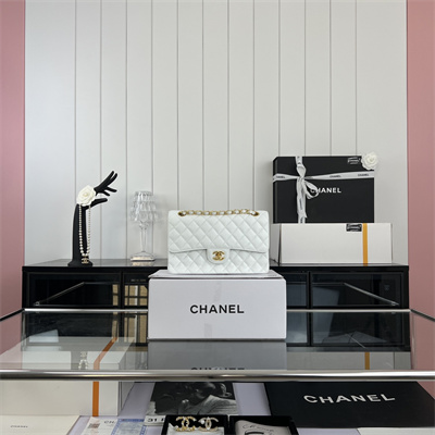 Cha.nel Medium Classic Flap Bag Grained Calfskin Gold Tone Metal White 01112 (Flap Edge Stitch)