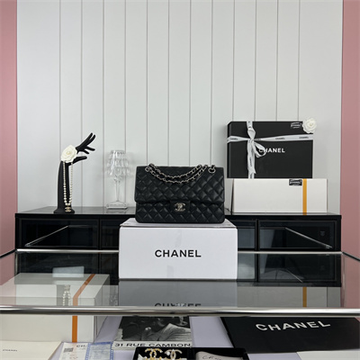 Cha.nel Medium Classic Flap Bag Grained Calfskin Silver Tone Metal Black 01112