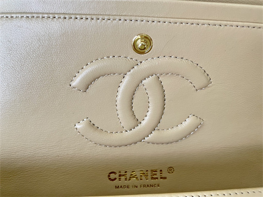Cha.nel Medium Classic Flap Bag Lambskin Gold Tone Metal Beige 01112
