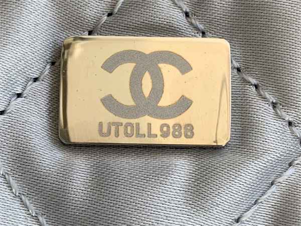 Cha.nel 22 Small Handbag Shiny Calfskin Silver Tone Metal Grey AS3260