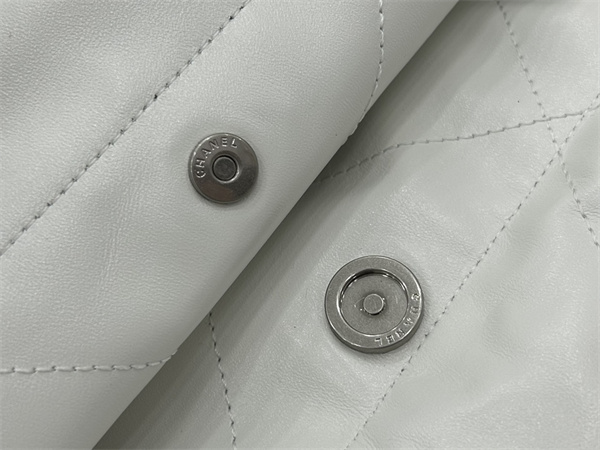 Cha.nel 22 Medium Handbag Shiny Calfskin Silver Tone Metal White AS3261