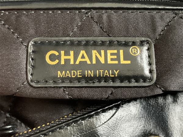 Cha.nel 22 Medium Handbag Shiny Calfskin Gold Tone Metal Black AS3261