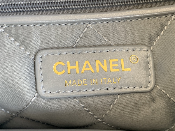 Cha.nel 22 Medium Handbag Shiny Calfskin Gold Tone Metal  Grey AS3261