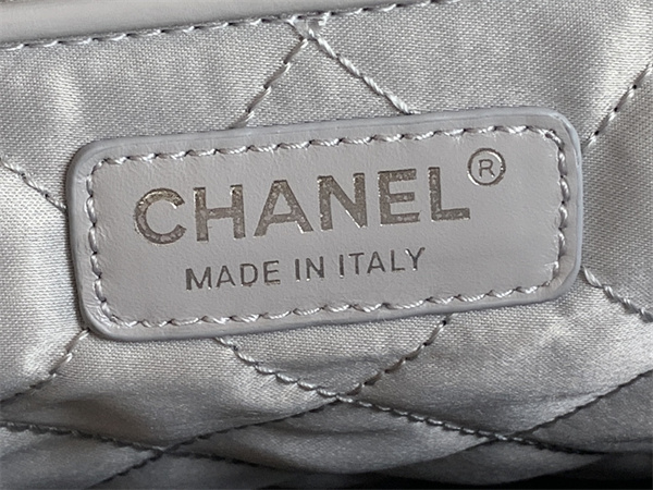 Cha.nel 22 Large Handbag Shiny Calfskin Silver Tone Metal Grey AS3262