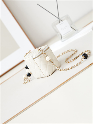 Cha.nel Vanity Case Lambskin Gold Tone Metal White AP3230