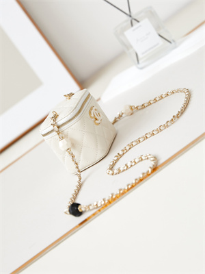 Cha.nel Vanity Case Lambskin Gold Tone Metal White AP3230