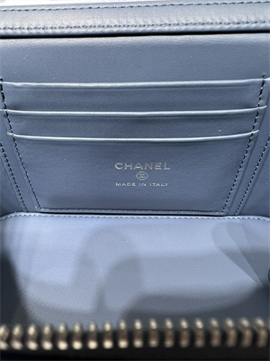 Cha.nel Clutch With Chain Vanity Shiny Crumpled Calfskin, Strass & Ruthenium-Finish Metal Blue AP3593