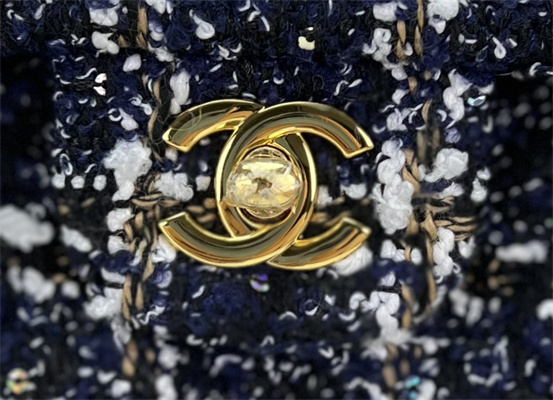 Cha.nel Medium Classic Flap Bag Tweed Gold Tone Metal Navy A01112