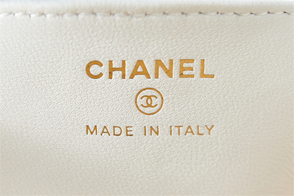 Cha.nel Pouch Lambskin Gold Tone Metal White AP3095