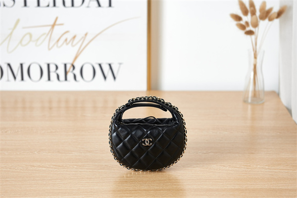 Cha.nel Pouch Lambskin Gold Tone Metal Black AP3095