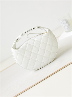 Cha.nel Pouch Grained Calfskin Gold Tone Metal White AP3467