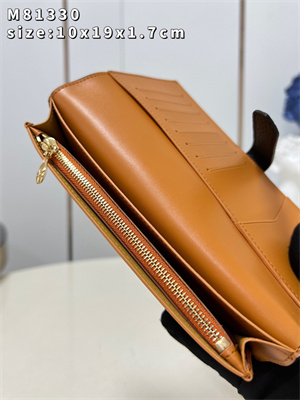 L.V Capucines Vertical Wallet Taurillon leather Black M81330