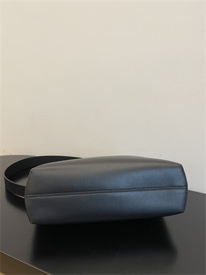 Fen.di FIRST MEDIUM Black Leather Bag