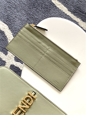 Fen.digraphy Chain Wallet Pale Green Leather