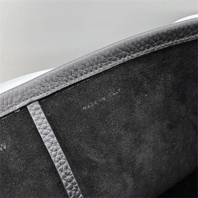 The Row Park N/S Medium Tote Bag Grained Calfskin Black color