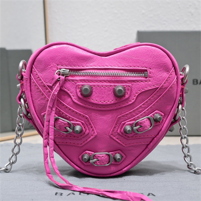 Women’s Le Cagole Heart Mini Bag In Arena Lambskin Fuchsia Color