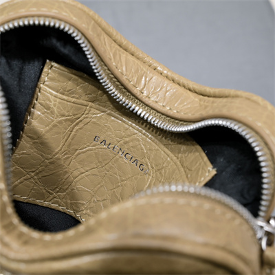 Women’s Le Cagole Heart Mini Bag In Arena Lambskin Lt Brown Color