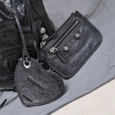 Women’s Le Cagole Small Bucket Bag In Arena Lambskin Black Color