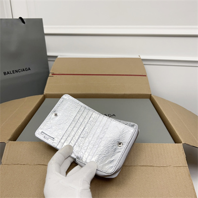 Le Cagole Compact Zippy Wallet In Metallized Arena Lambskin Silver Color