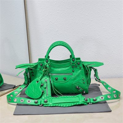 Women’s NEO Cagole XS Handbag In Arena Lambskin Green Color