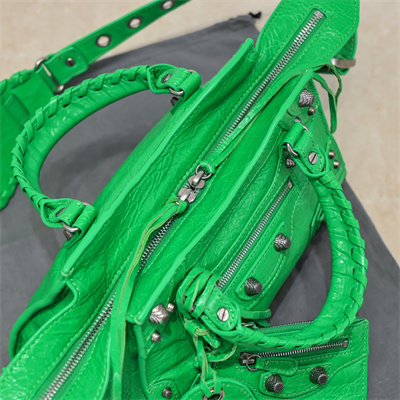 Women’s NEO Cagole XS Handbag In Arena Lambskin Green Color