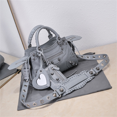 Women’s NEO Cagole XS Handbag In Arena Lambskin Lt Grey Color