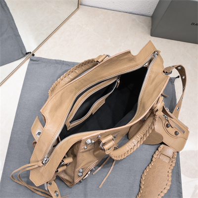 Women’s NEO Cagole City Small Handbag In Arena Lambskin Beige Color