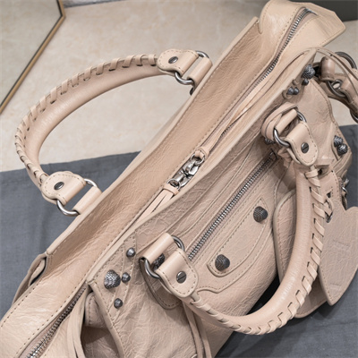 Women’s NEO Cagole City Small Handbag In Arena Lambskin Lt Beige Color