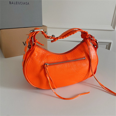 Women’s Le Cagole Small Shoulder Bag In Arena Lambskin Orange Color