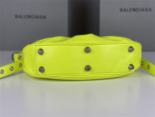 Women’s Le Cagole Small Shoulder Bag In Arena Lambskin Fluorescent Green Color