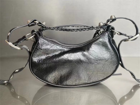 Women’s Le Cagole XS Shoulder Bag In Arena Lambskin Black Color