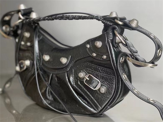 Women’s Le Cagole XS Shoulder Bag In Arena Lambskin Black Color