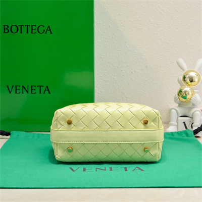 BV Mini Wallace Shoulder Bag In Soft Calfskin Leather Ice Cream Color