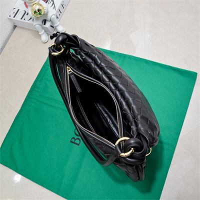 BV Medium Gemelli Shoulder Bag In Lambskin Leather Black Color