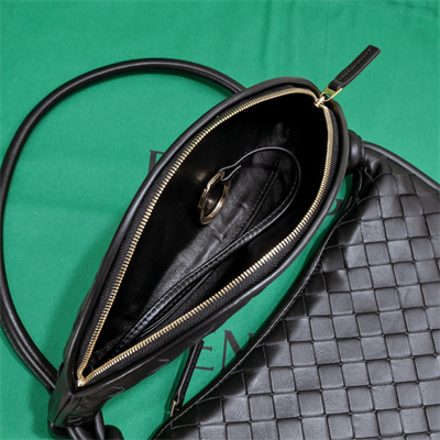 BV Medium Gemelli Shoulder Bag In Lambskin Leather Fondant Color