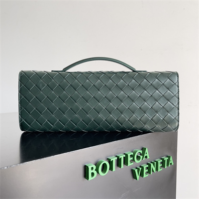 BV Long Clutch Andiamo With Handle In Lambskin Leather Emerald Green Color