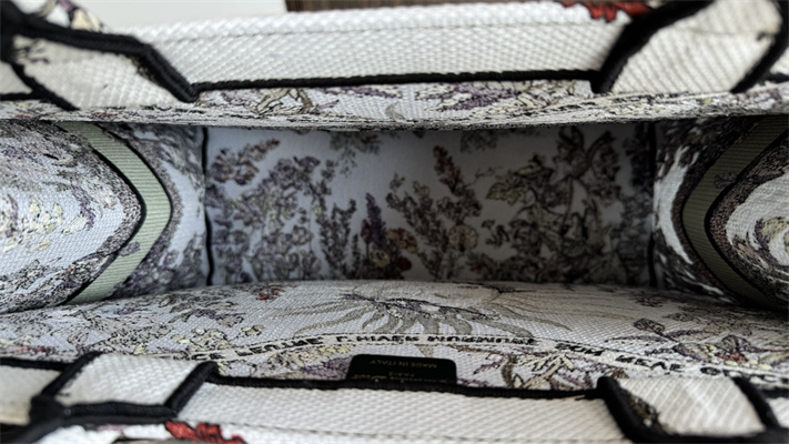 CD Large Book Tote Ecru Multicolor Di.or 4 Saisons Hiver Soleil Embroidery