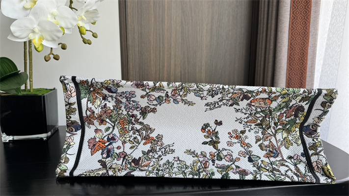 CD Large Book Tote Ecru Multicolor Di.or 4 Saisons Automne Soleil Embroidery