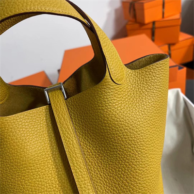 Picotin Lock Bag Togo Leather 18/22CM Gold/Silver Tone Metal In Jaune Amber Color HS