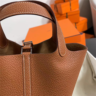 Picotin Lock Bag Togo Leather 18/22CM Gold/Silver Tone Metal In Gold Color HS