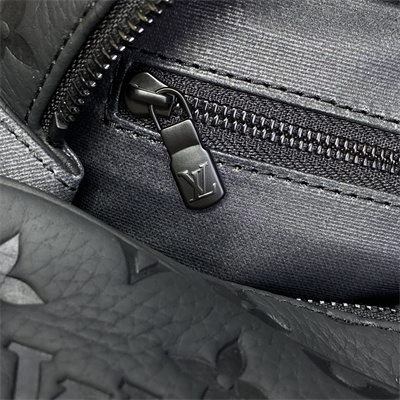 L.V Toilet Dopp Kit Pouch Taurillon Monogram Black M59478